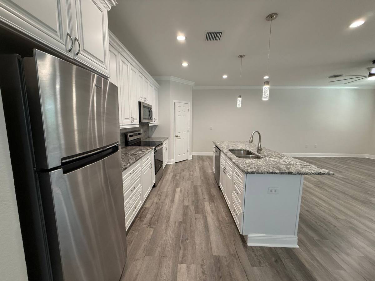Apartment for rent at 1311 W Washington St, Plant City, FL 33563