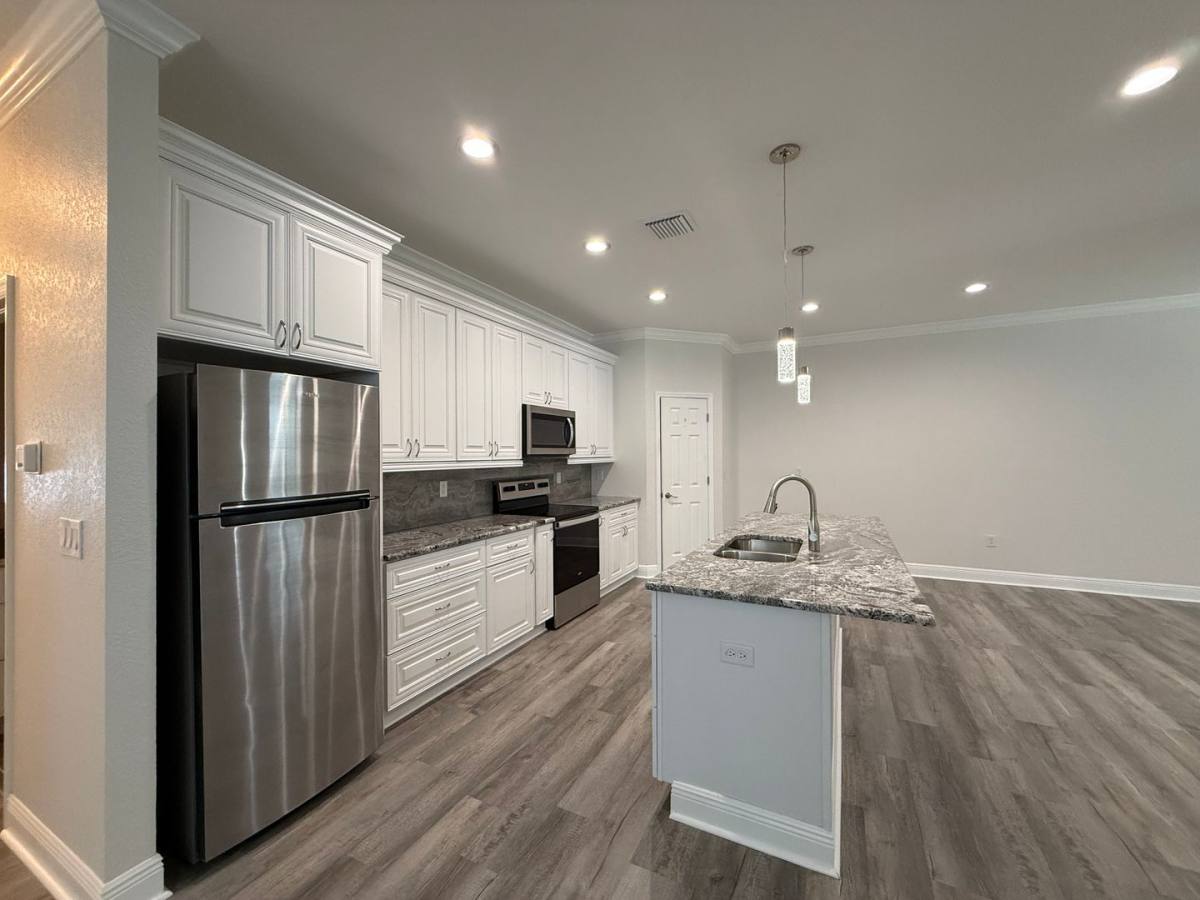 Apartment for rent at 1311 W Washington St, Plant City, FL 33563