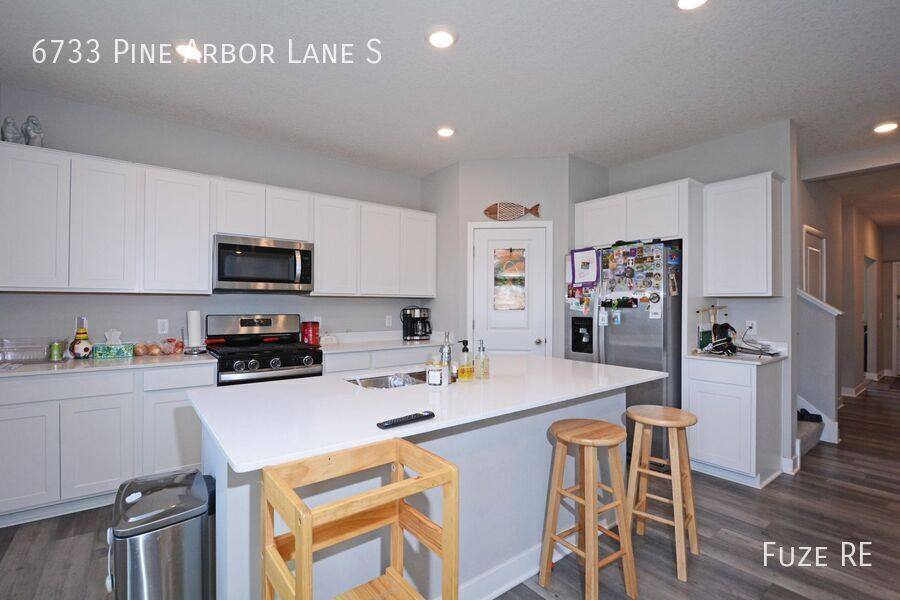 House for rent at 6733 Pine Arbor Lane S, Cottage Grove, MN 55016