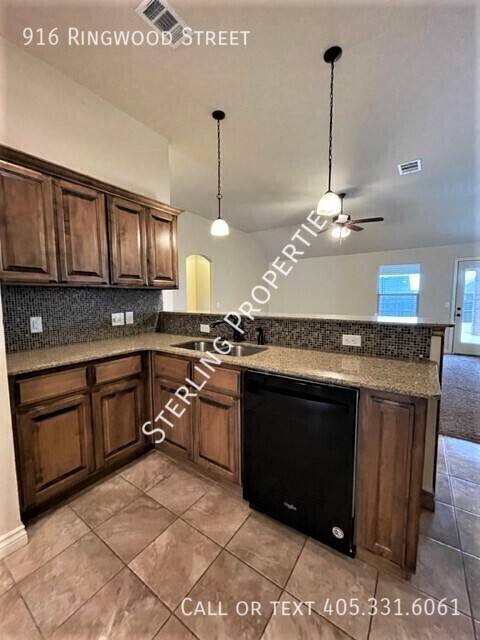 House for rent at 916 Ringwood St, Norman, OK 73069