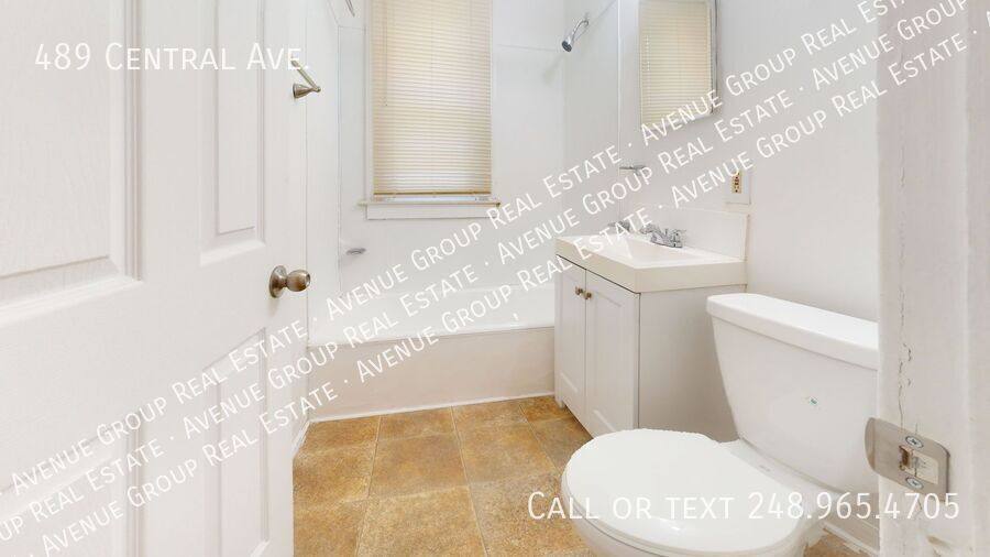 House for rent at 489 Central Ave, Pontiac, MI 48341
