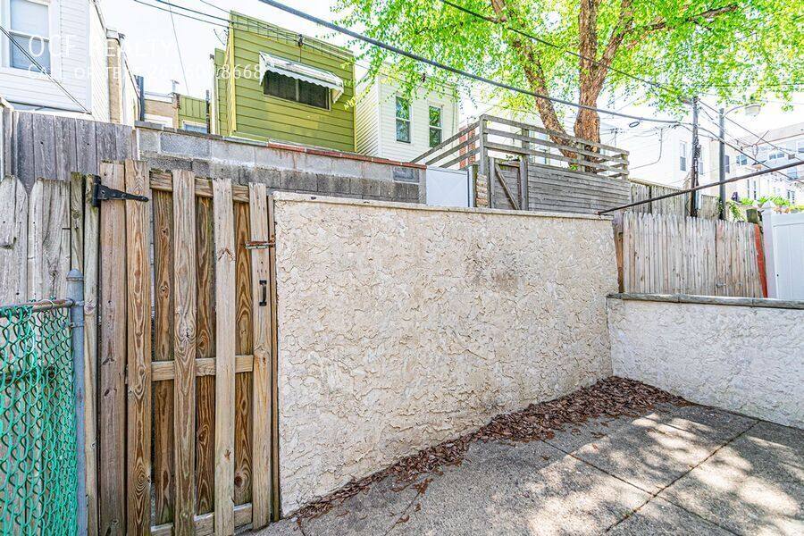 House for rent at 615 S Lecount St, Philadelphia, PA 19146