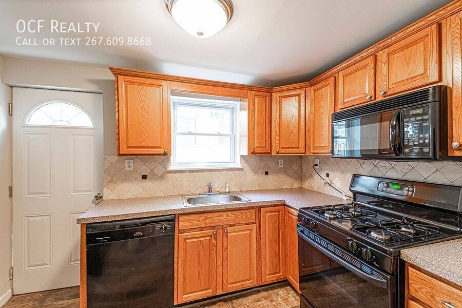House for rent at 615 S Lecount St, Philadelphia, PA 19146