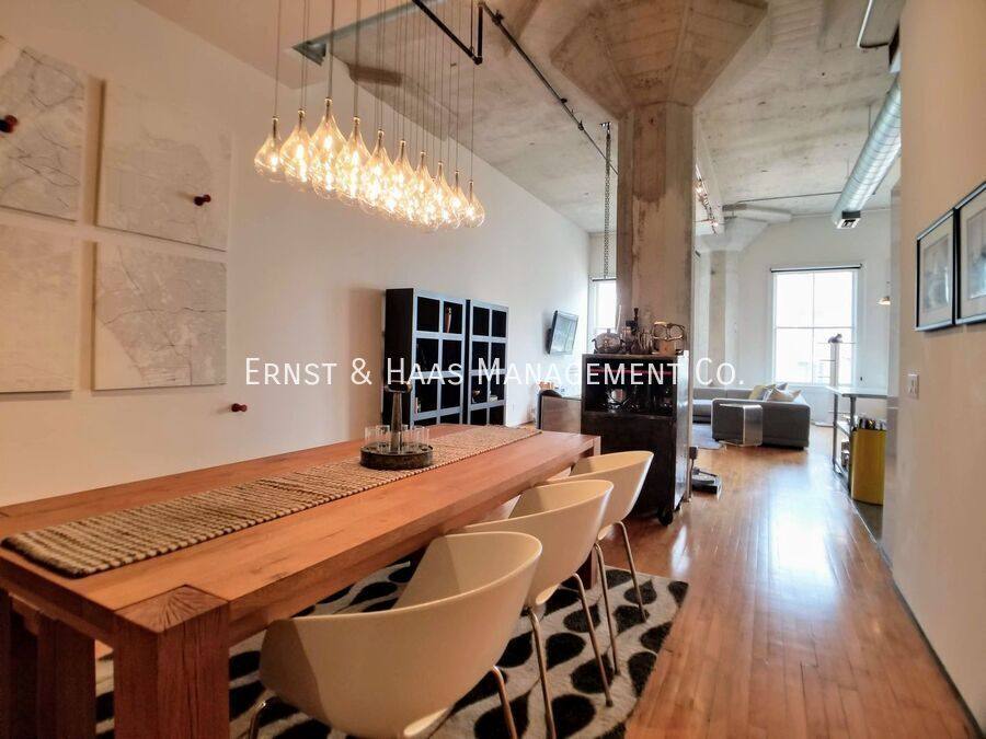 Apartment for rent at 115 W 4th St #210, Long Beach, CA 90802