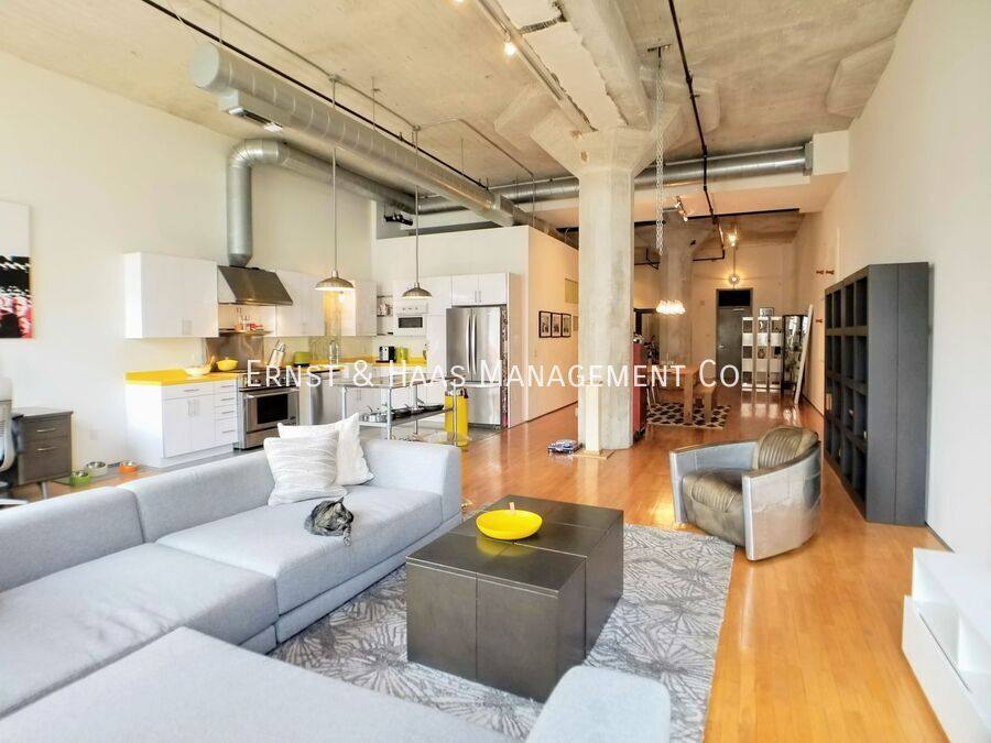 Apartment for rent at 115 W 4th St #210, Long Beach, CA 90802