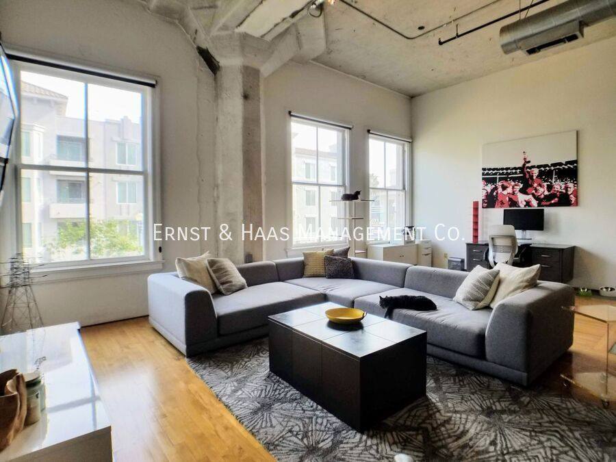 Apartment for rent at 115 W 4th St #210, Long Beach, CA 90802