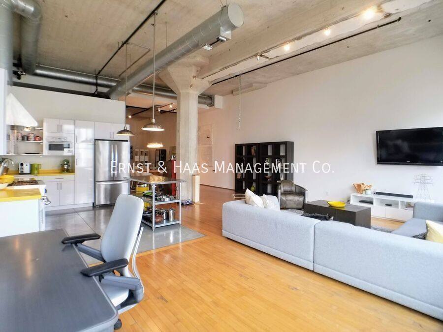 Apartment for rent at 115 W 4th St #210, Long Beach, CA 90802