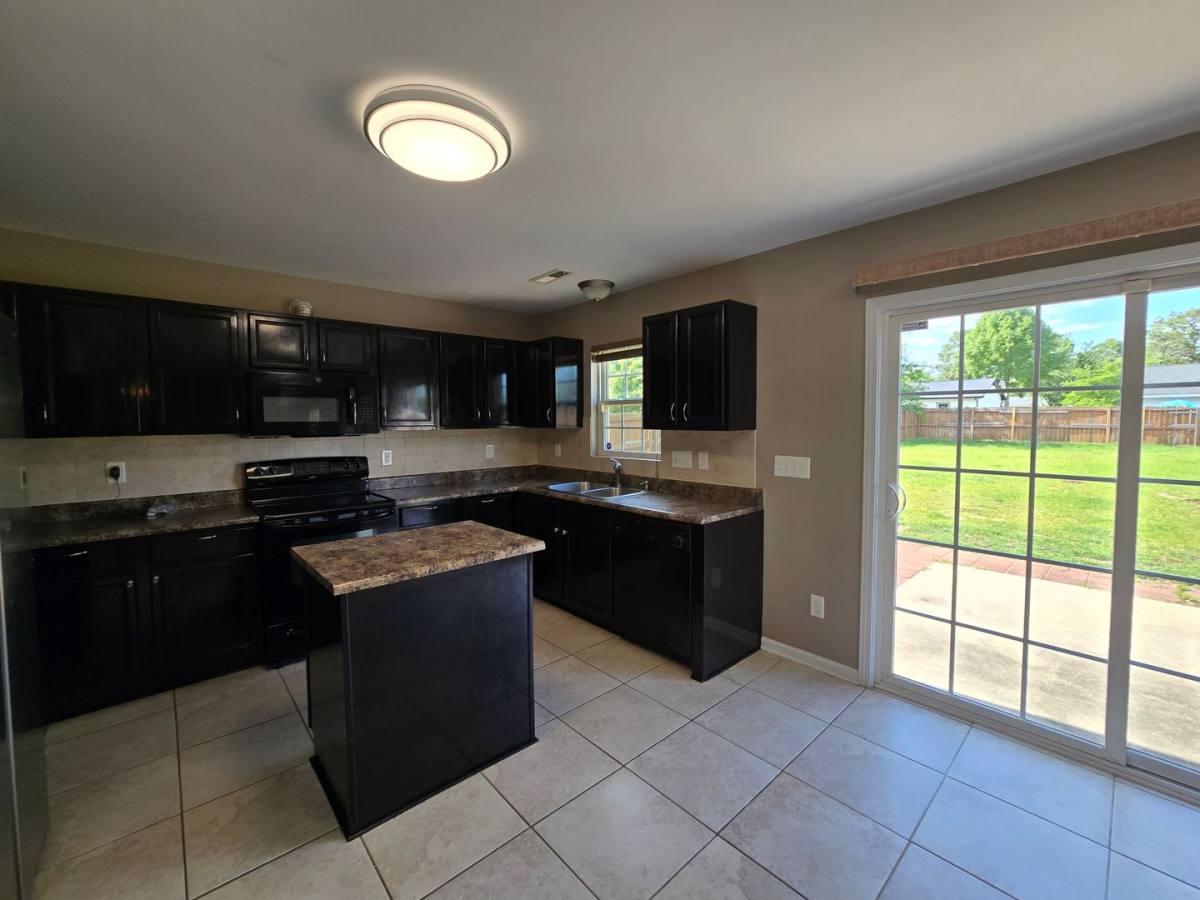 House for rent at 2012 Sir Michael Dr, Hope Mills, NC 28348