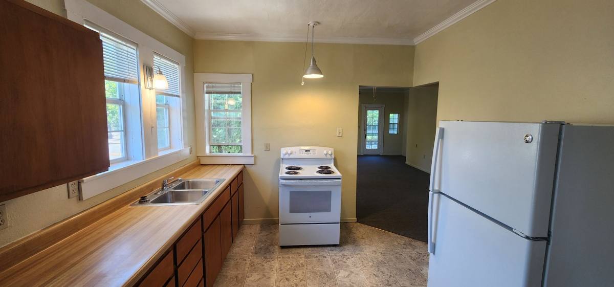 Apartment for rent at 1433 Court St, Redding, CA 96001