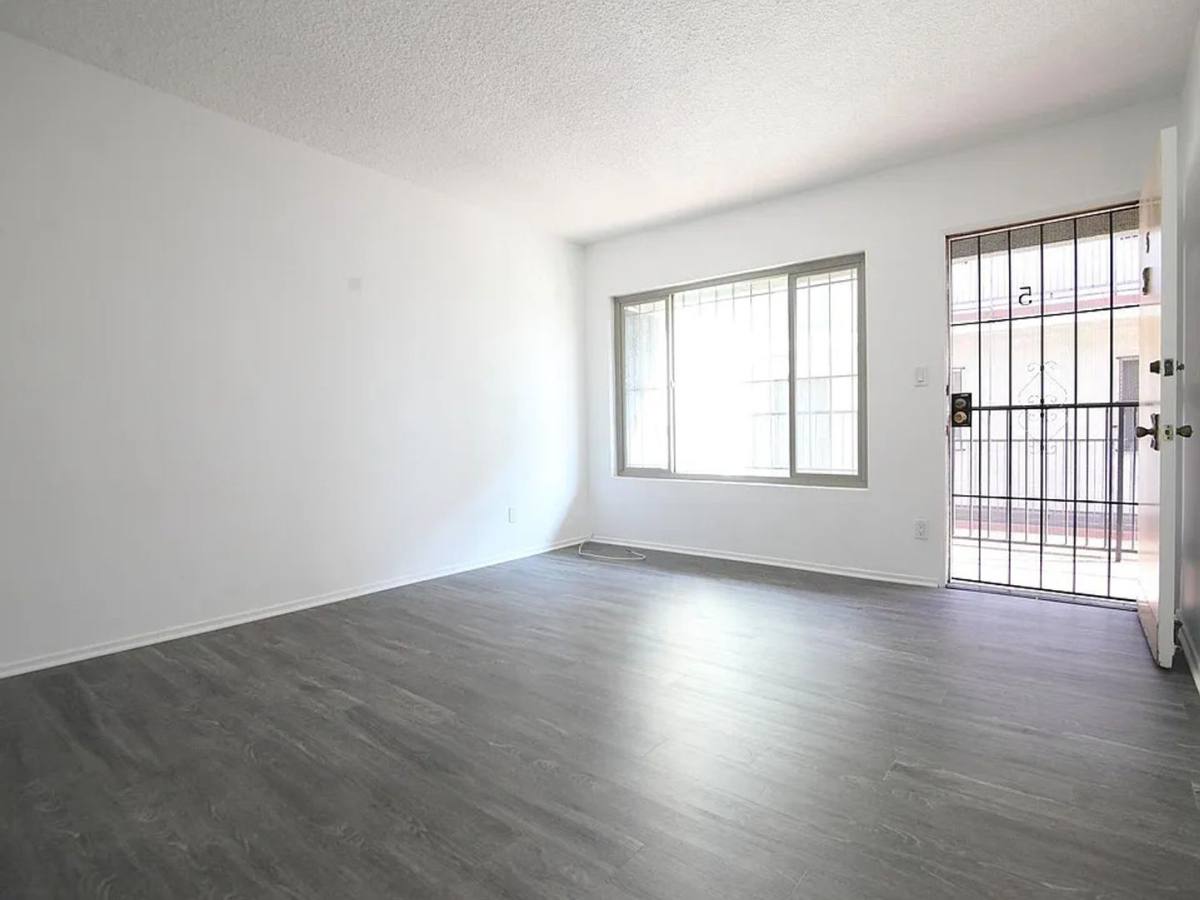 Apartment for rent at 1226 N Commonwealth, Los Angeles, CA 90029