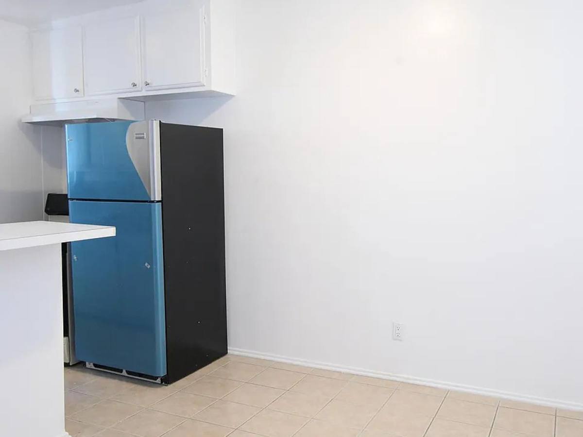 Apartment for rent at 1226 N Commonwealth, Los Angeles, CA 90029