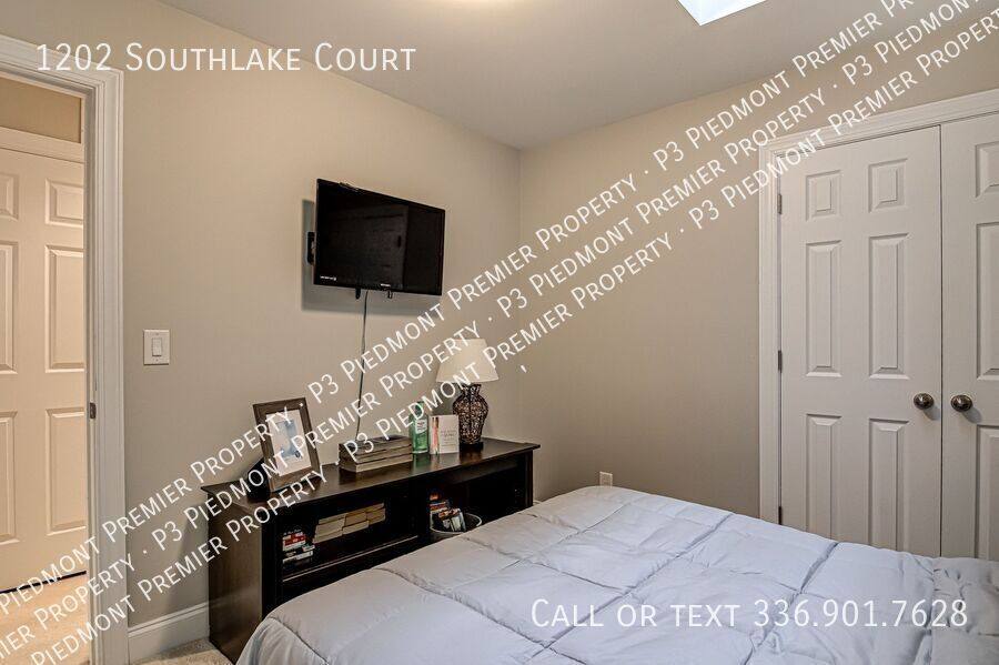 Townhouse for rent at 1202 Southlake Court, Lexington, NC 27295