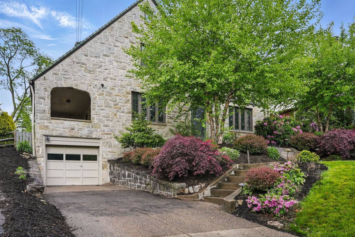 House for rent at 321 Jefferson Dr, Pittsburgh, PA 15228
