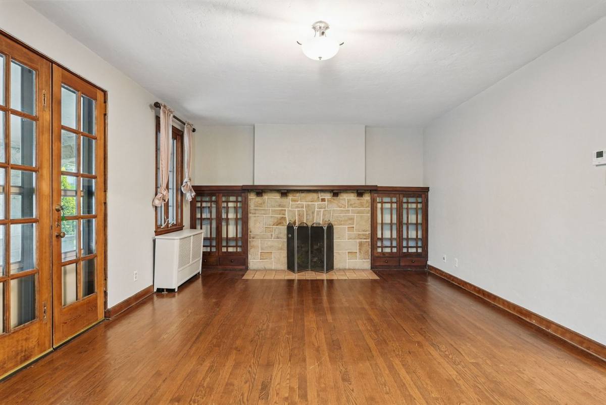 House for rent at 321 Jefferson Dr, Pittsburgh, PA 15228