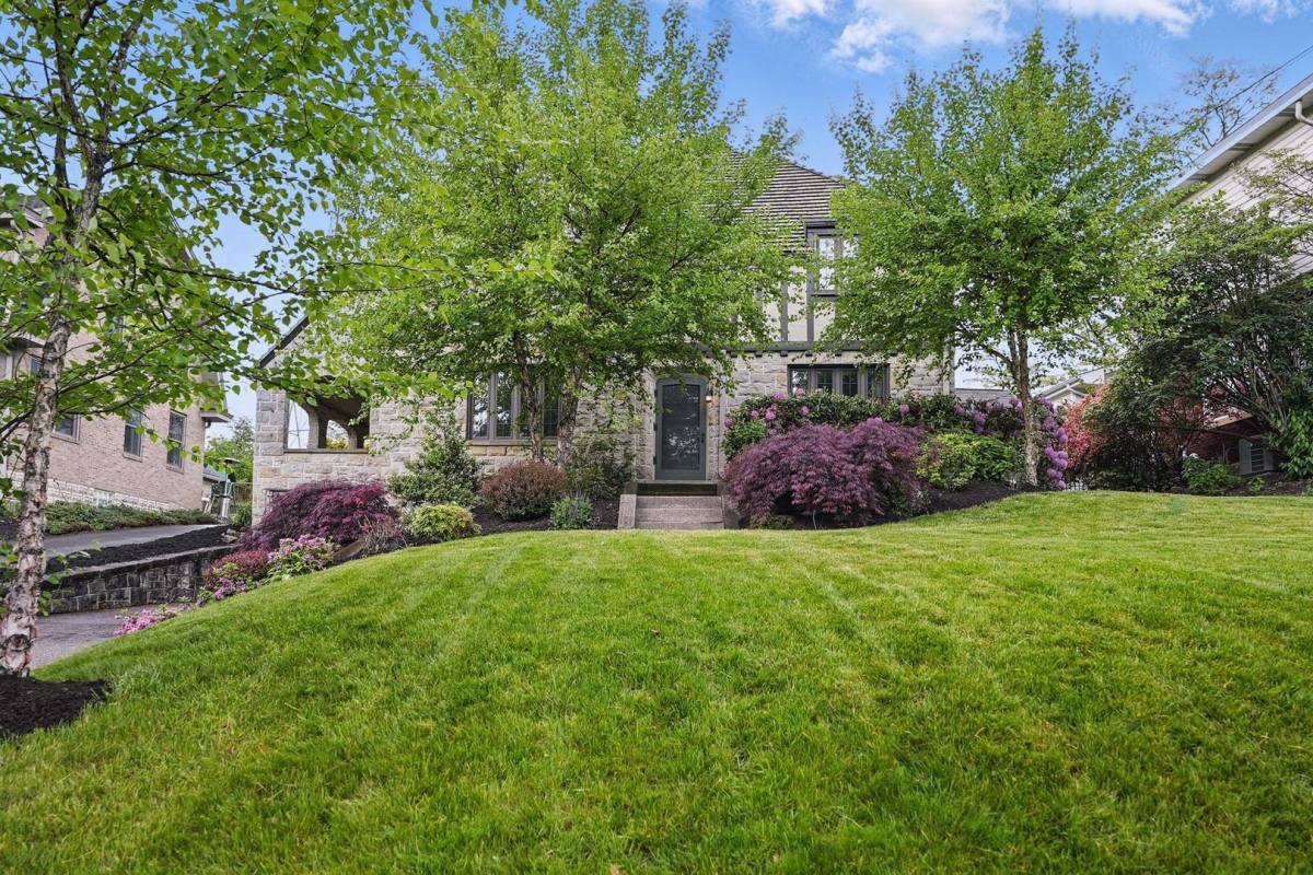 House for rent at 321 Jefferson Dr, Pittsburgh, PA 15228