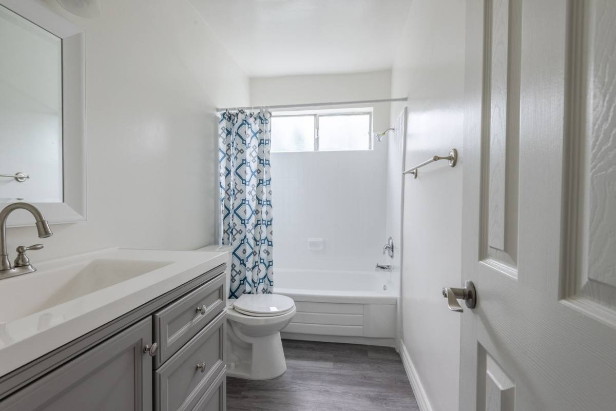 Apartment for rent at 10741 Moorpark St, North Hollywood, CA 91602