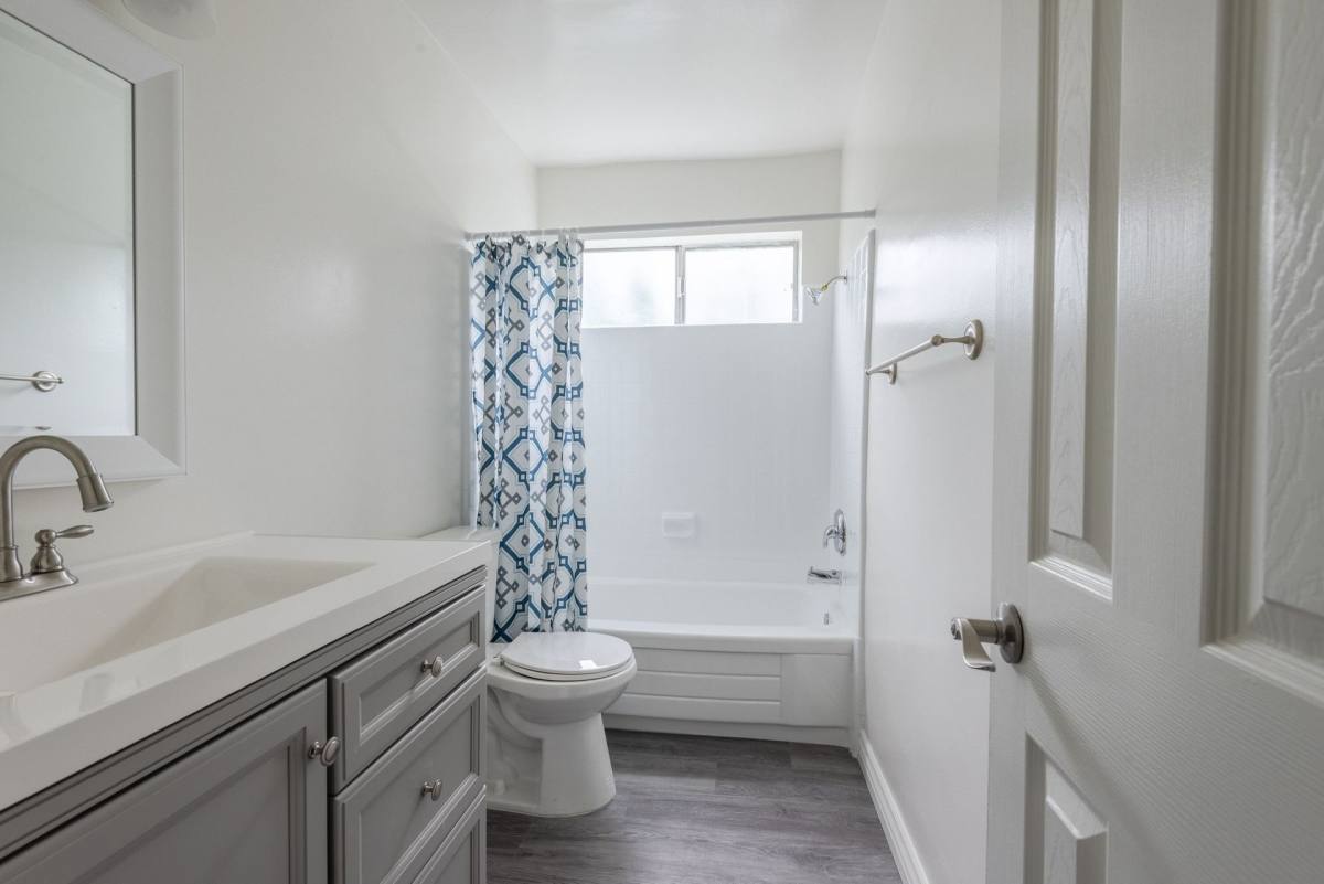 Apartment for rent at 10741 Moorpark St, North Hollywood, CA 91602