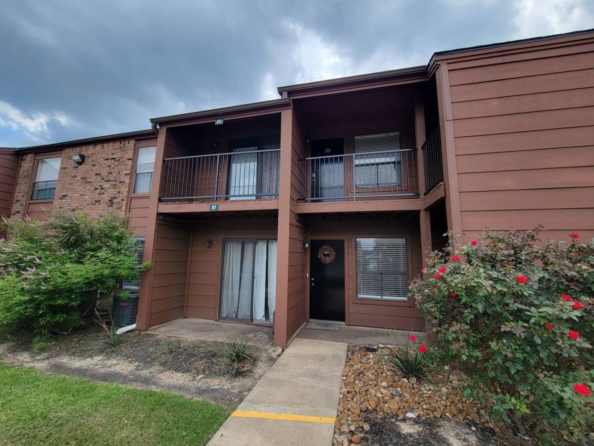 Condo for rent at 904 University Oaks Blvd, College Station, TX 77840