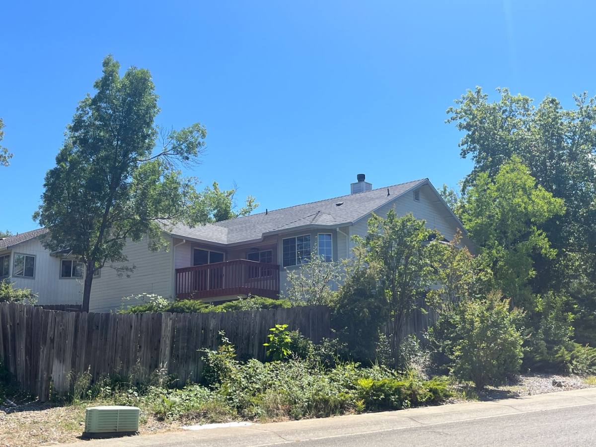 House for rent at 1905 Kinvarra Way, Redding, CA 96001