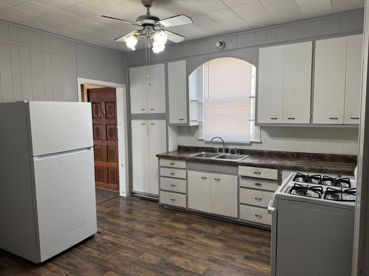 House for rent at 1709 Francis St, Saint Joseph, MO 64501
