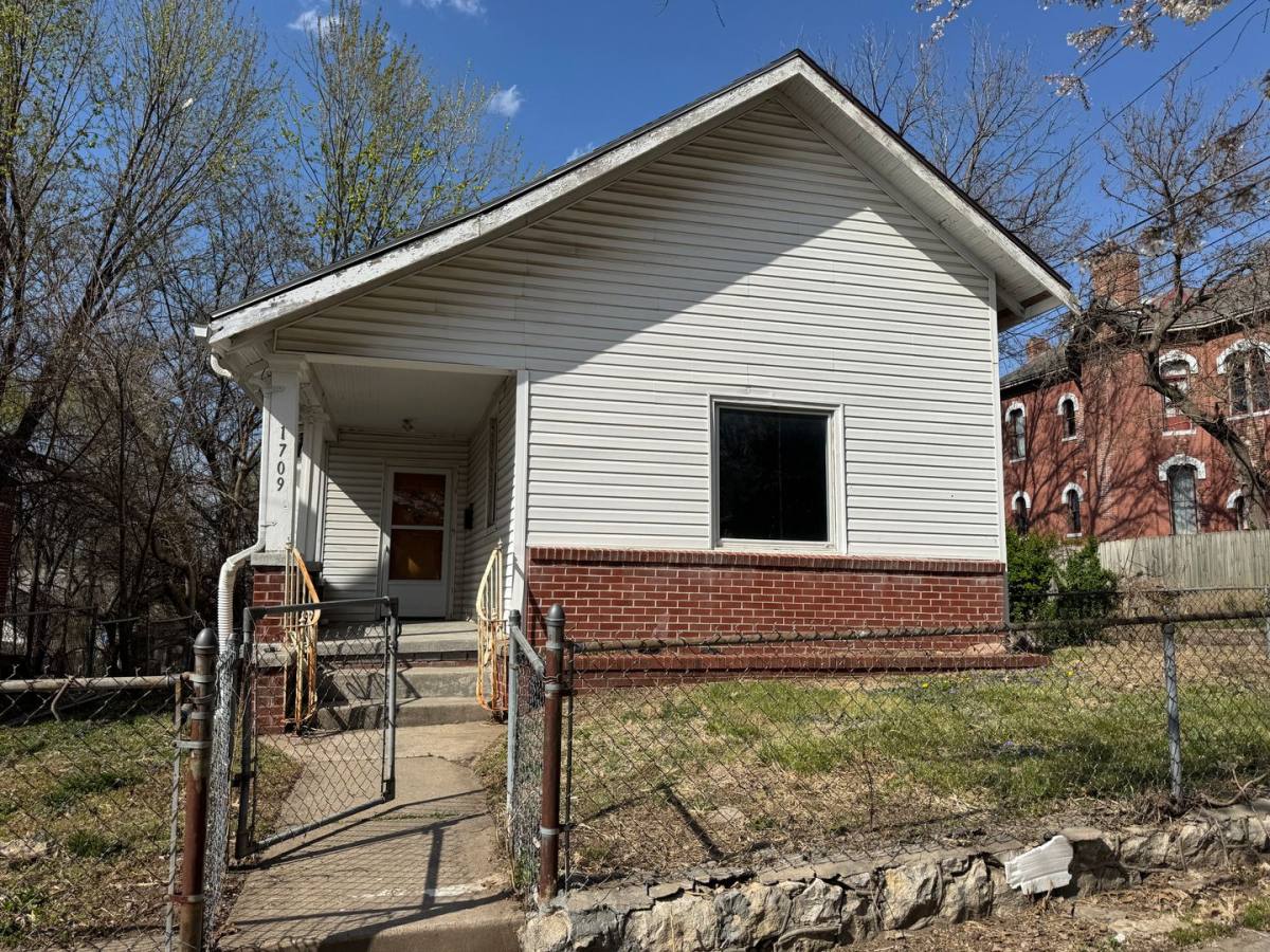 House for rent at 1709 Francis St, Saint Joseph, MO 64501