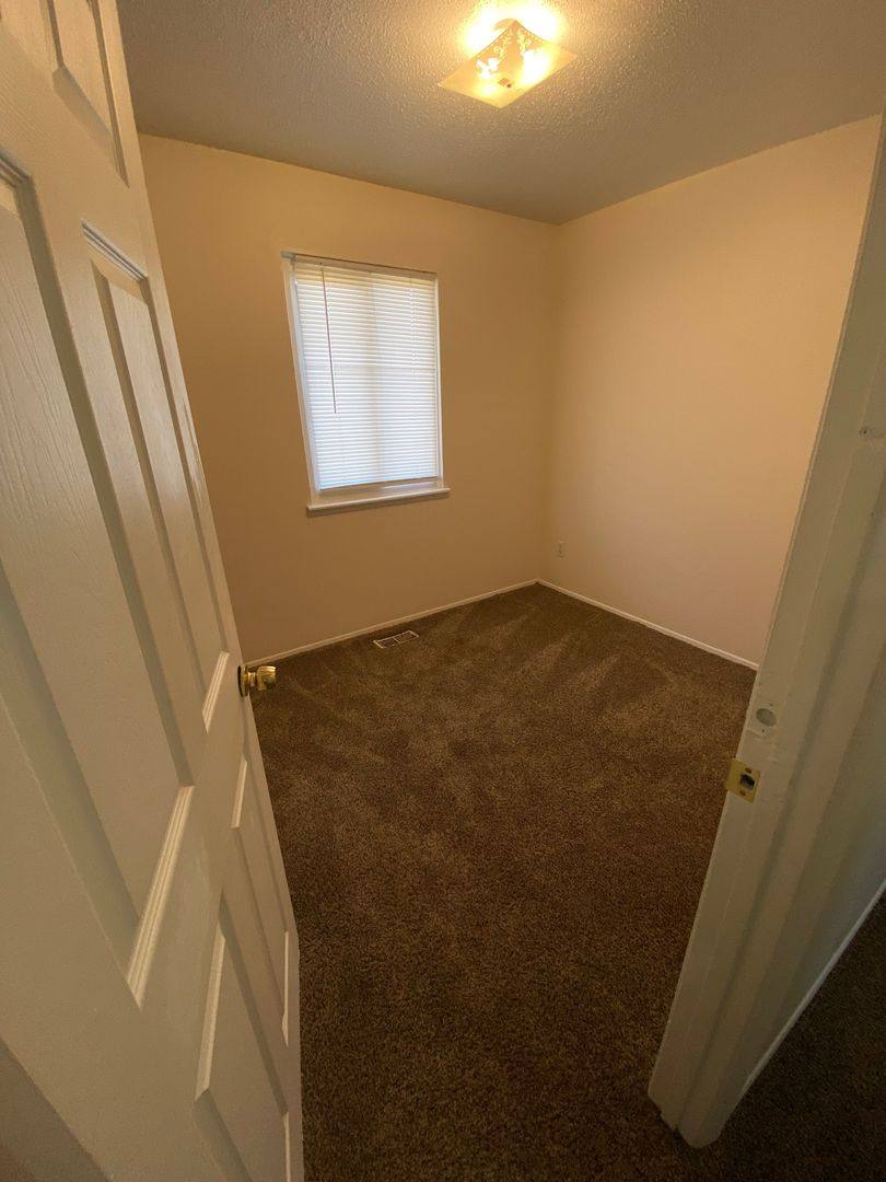 Townhouse for rent at 1221 W Breckinridge Dr, Mexico, MO 65265