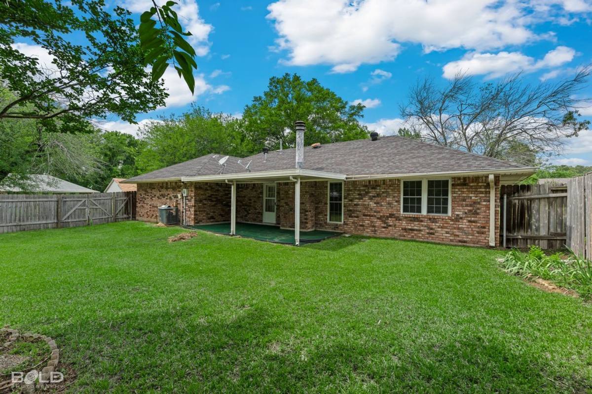 House for rent at 9202 Highcrest Dr, Shreveport, LA 71118