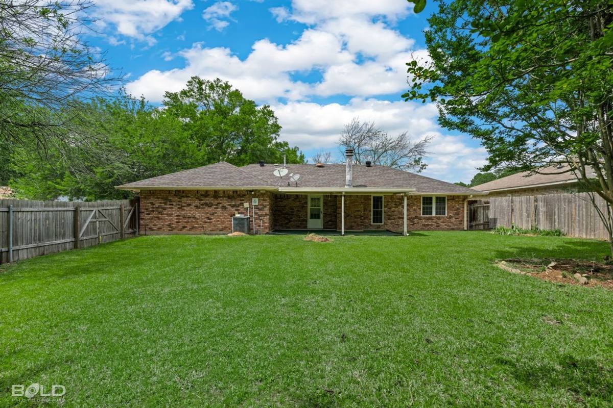 House for rent at 9202 Highcrest Dr, Shreveport, LA 71118