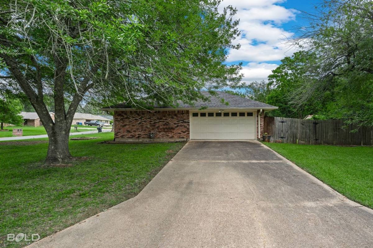 House for rent at 9202 Highcrest Dr, Shreveport, LA 71118