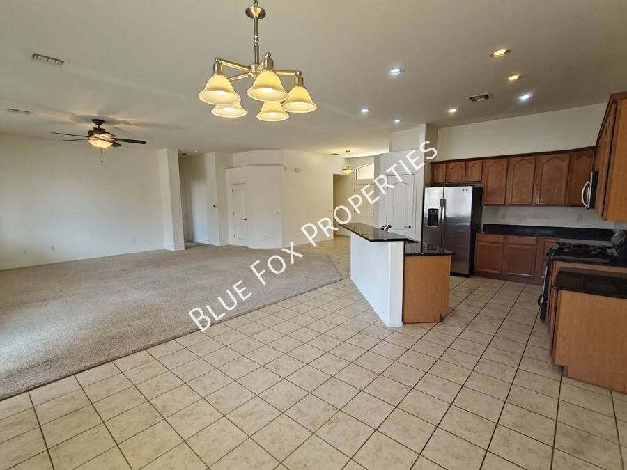 House for rent at 324 N Oak Tree Canyon Loop, Sahuarita, AZ 85629