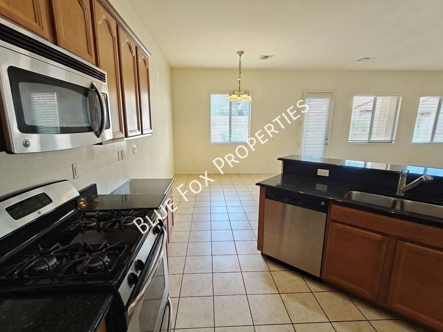 House for rent at 324 N Oak Tree Canyon Loop, Sahuarita, AZ 85629
