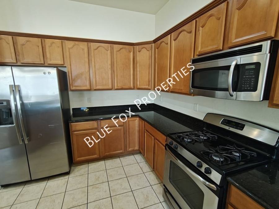 House for rent at 324 N Oak Tree Canyon Loop, Sahuarita, AZ 85629
