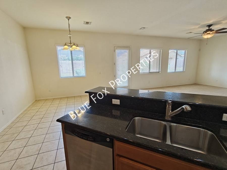 House for rent at 324 N Oak Tree Canyon Loop, Sahuarita, AZ 85629