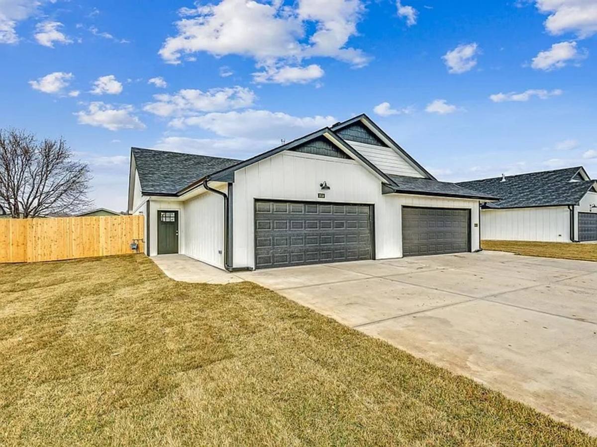 Townhouse for rent at 3422 W 45th St S, Wichita, KS 67217