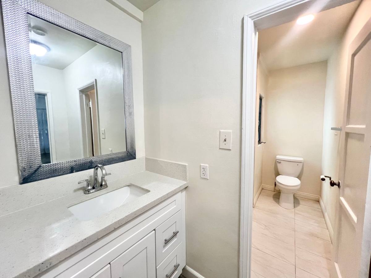 Apartment for rent at 1825 E Broadway, Long Beach, CA 90802
