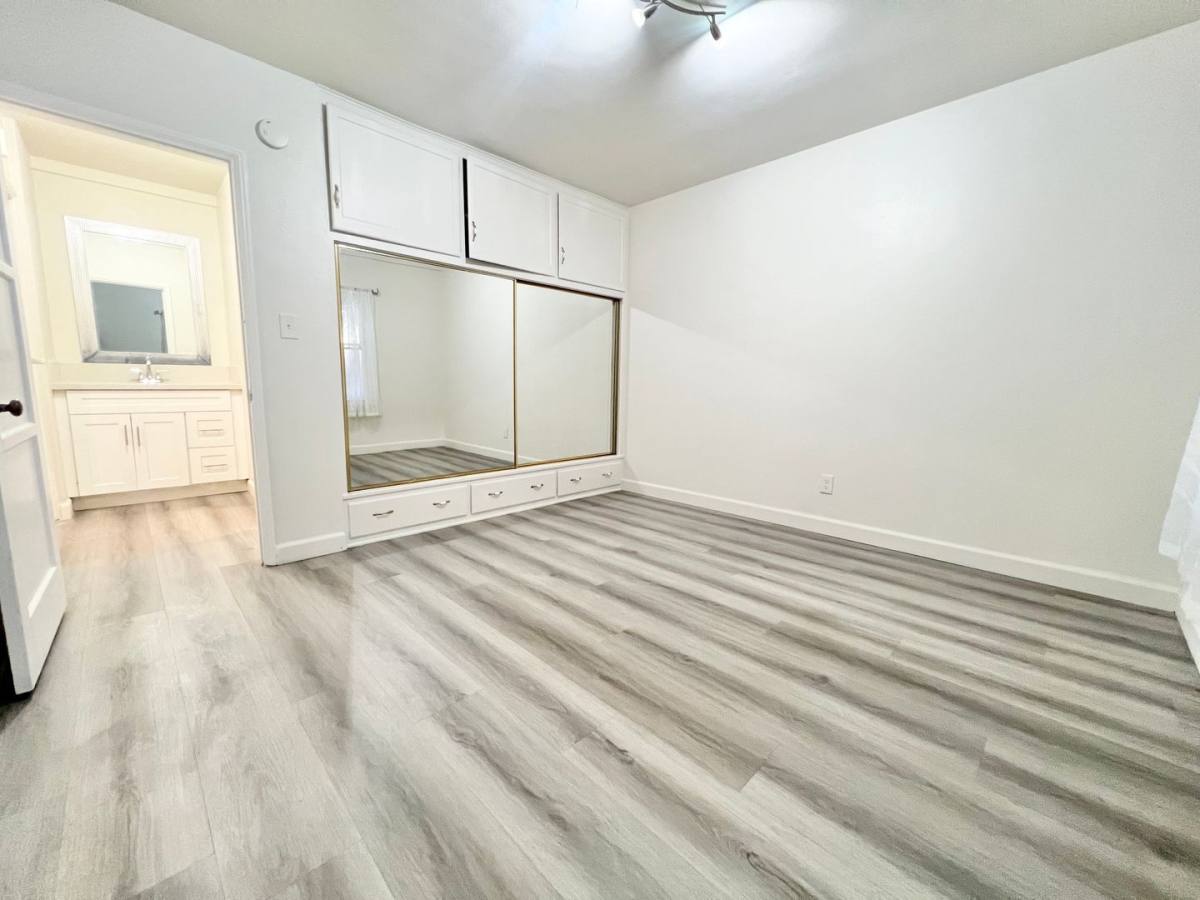 Apartment for rent at 1825 E Broadway, Long Beach, CA 90802