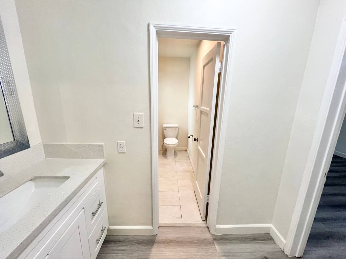 Apartment for rent at 1825 E Broadway, Long Beach, CA 90802