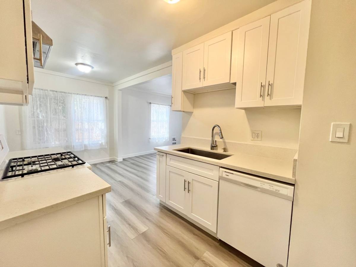 Apartment for rent at 1825 E Broadway, Long Beach, CA 90802