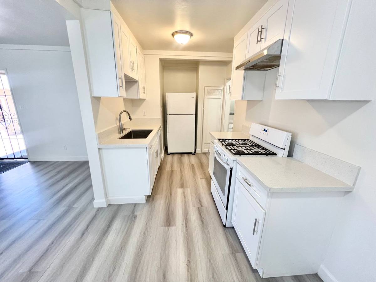 Apartment for rent at 1825 E Broadway, Long Beach, CA 90802