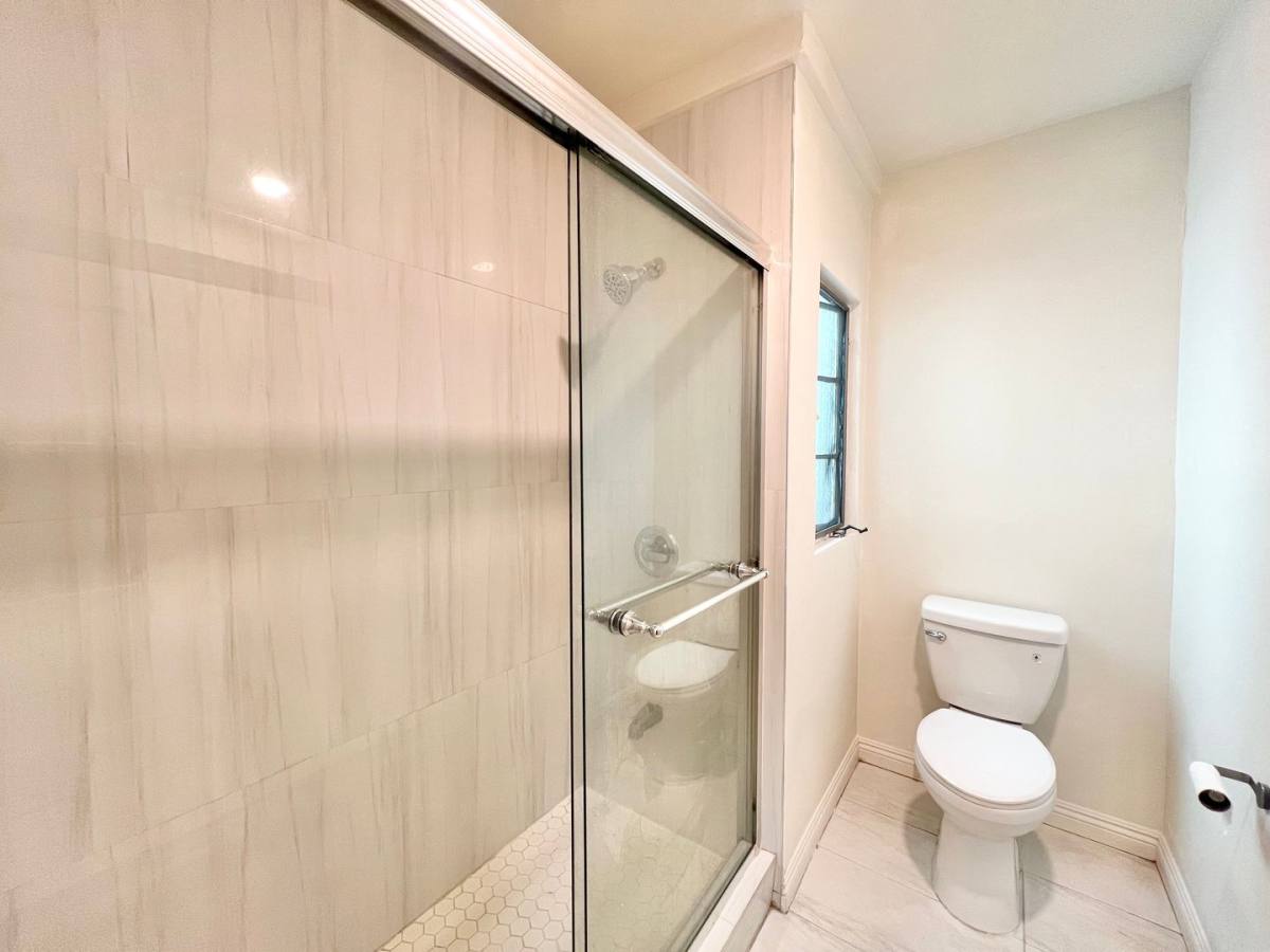 Apartment for rent at 1825 E Broadway, Long Beach, CA 90802