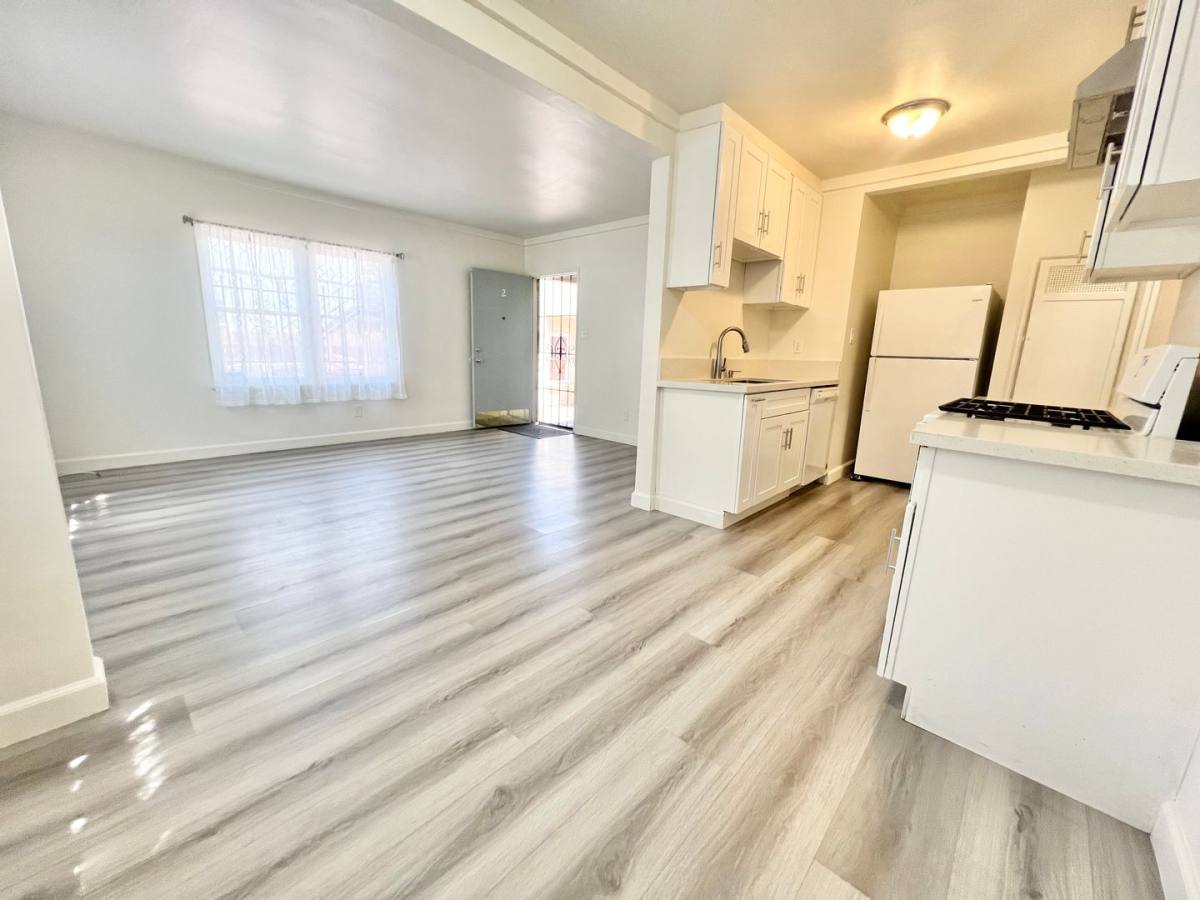 Apartment for rent at 1825 E Broadway, Long Beach, CA 90802