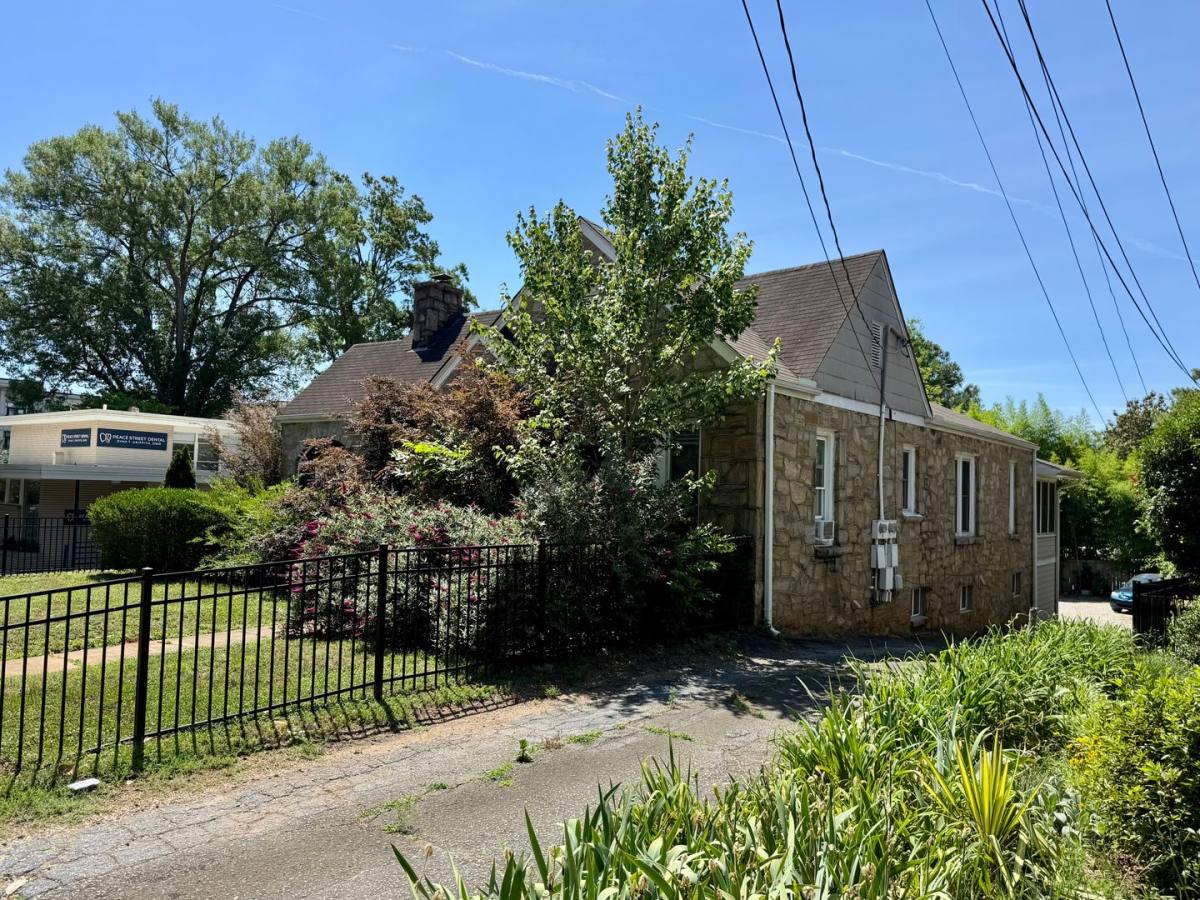 Apartment for rent at 905 W Peace St, Raleigh, NC 27605