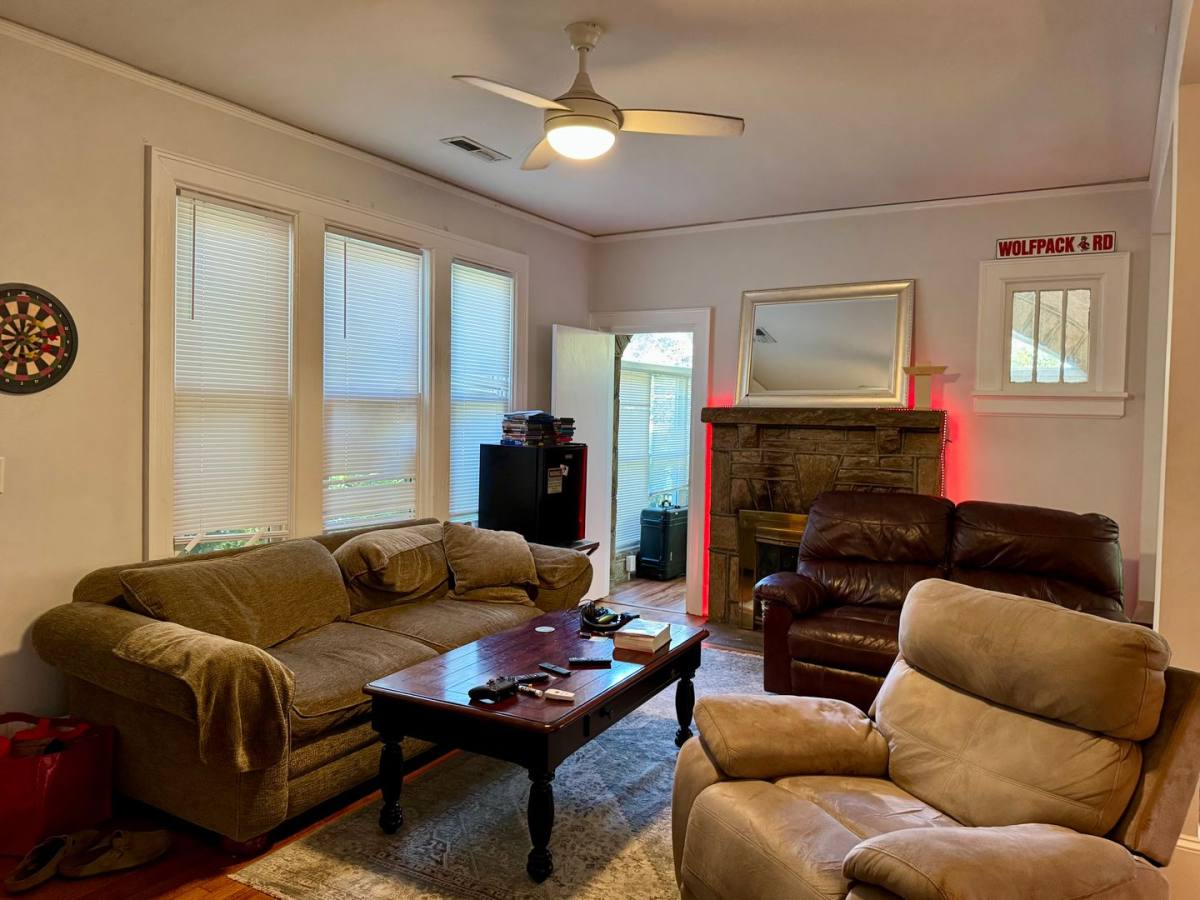 Apartment for rent at 905 W Peace St, Raleigh, NC 27605