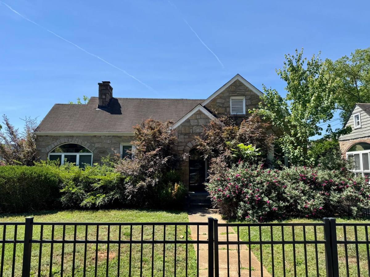 Apartment for rent at 905 W Peace St, Raleigh, NC 27605