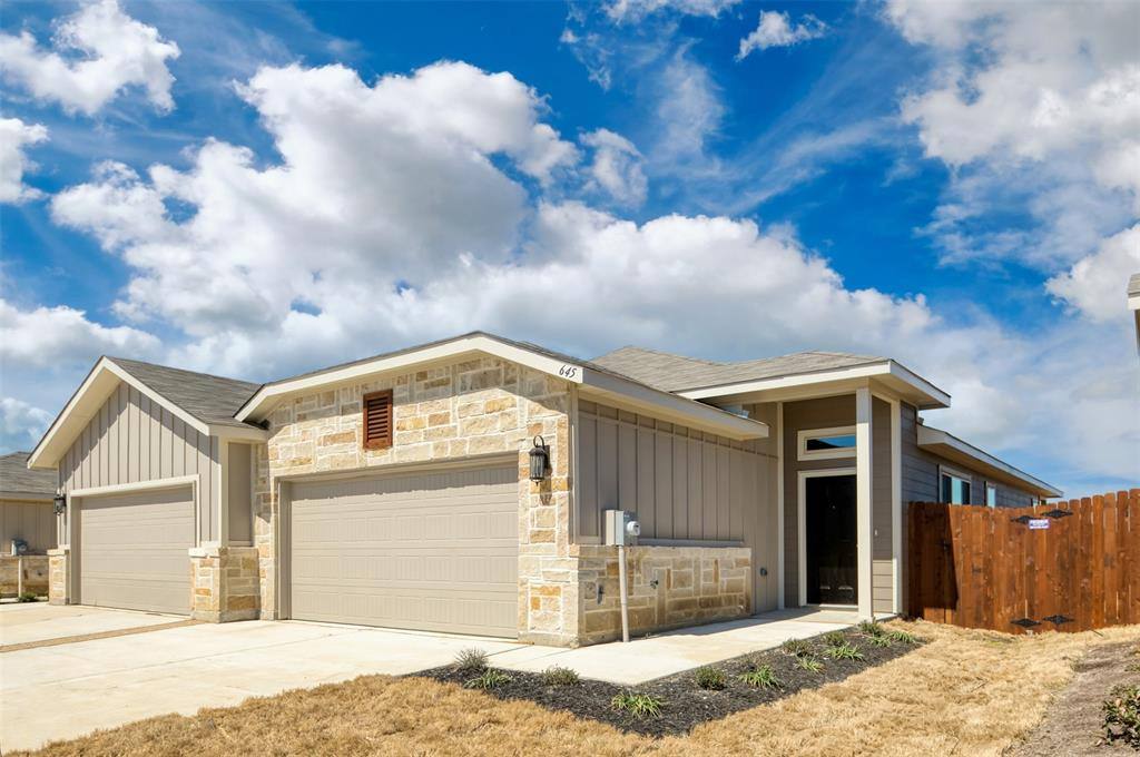 Apartment for rent at 645 Fallow Dr #645, Venus, TX 76084