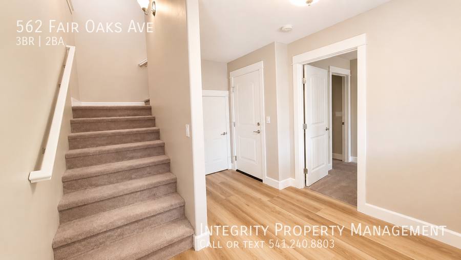 Townhouse for rent at 562 Fair Oaks Ave, Ashland, OR 97520