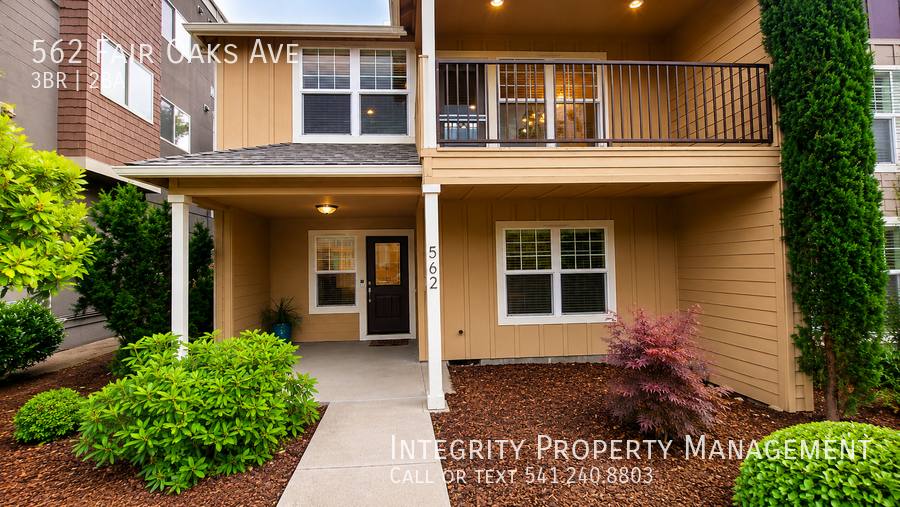Townhouse for rent at 562 Fair Oaks Ave, Ashland, OR 97520