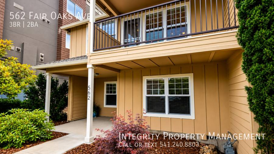Townhouse for rent at 562 Fair Oaks Ave, Ashland, OR 97520