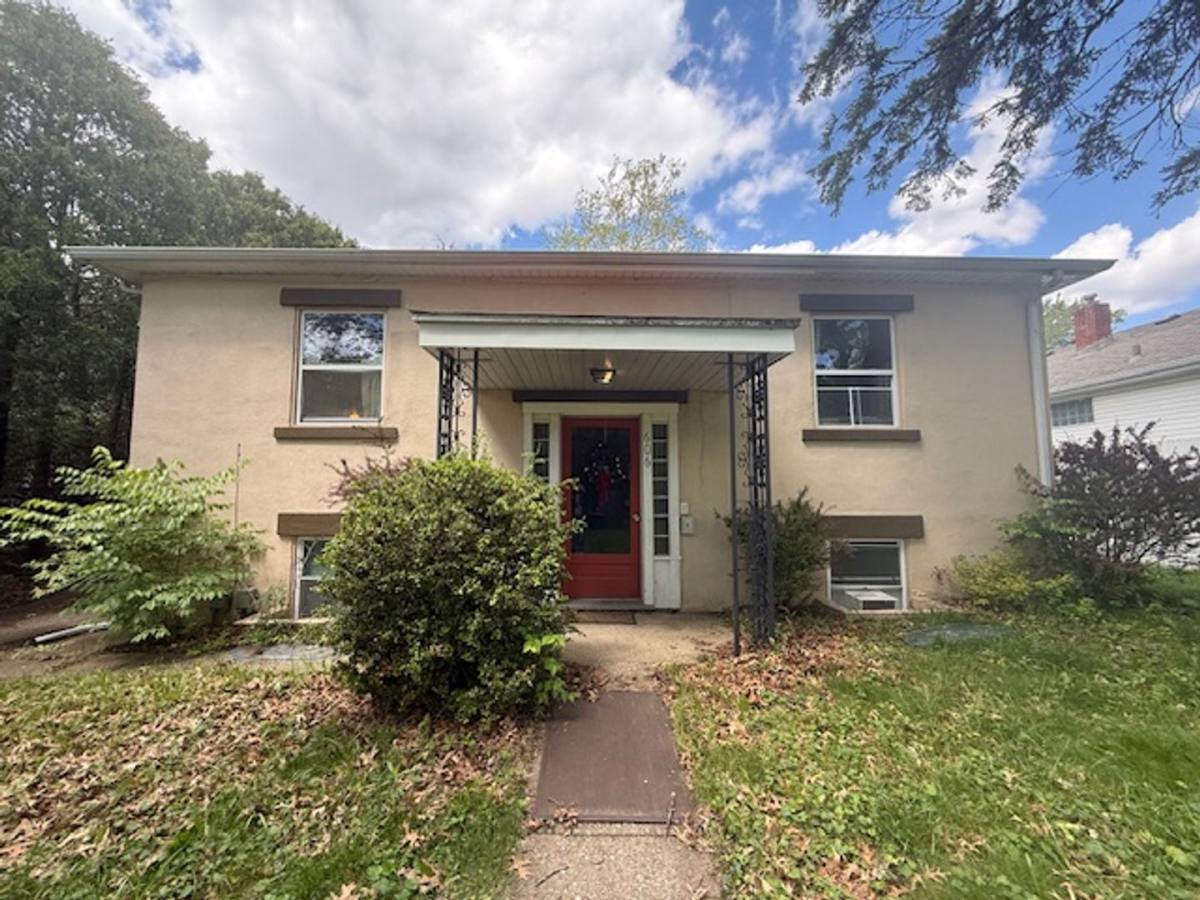Apartment for rent at 606 E Elm, Urbana, IL 61802