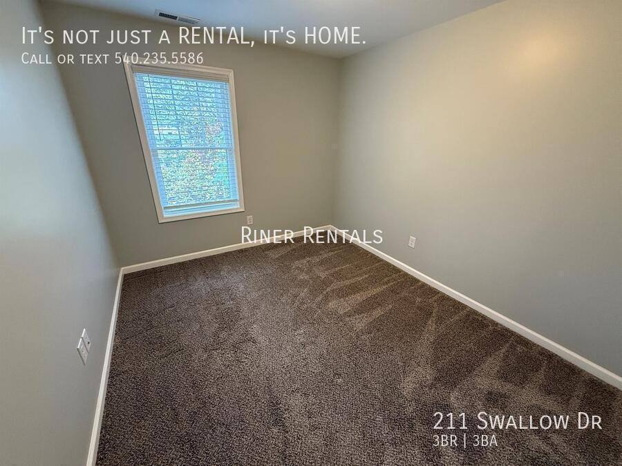 Townhouse for rent at 211 Swallow Dr, Elkton, VA 22827